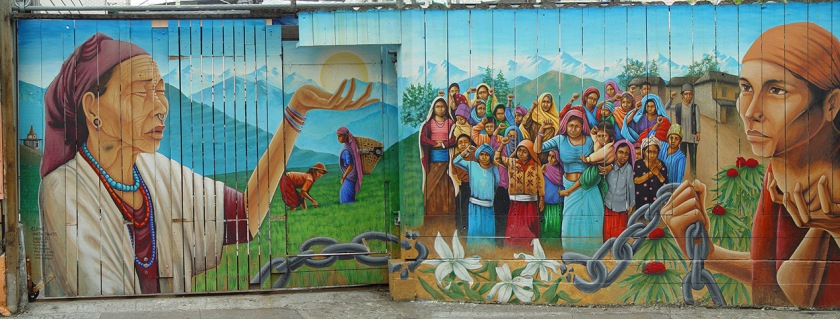 Gigantesco murale a tema politico dedicato all'oppressione delle popolazioni indigene del centro e sud america. Si intitola "Naya Bihana" che significa "nuova alba". Il murale è stato dipinto interamente su una staccionata in Balmy Alley nel 2002 dal muralista Martin Travers.